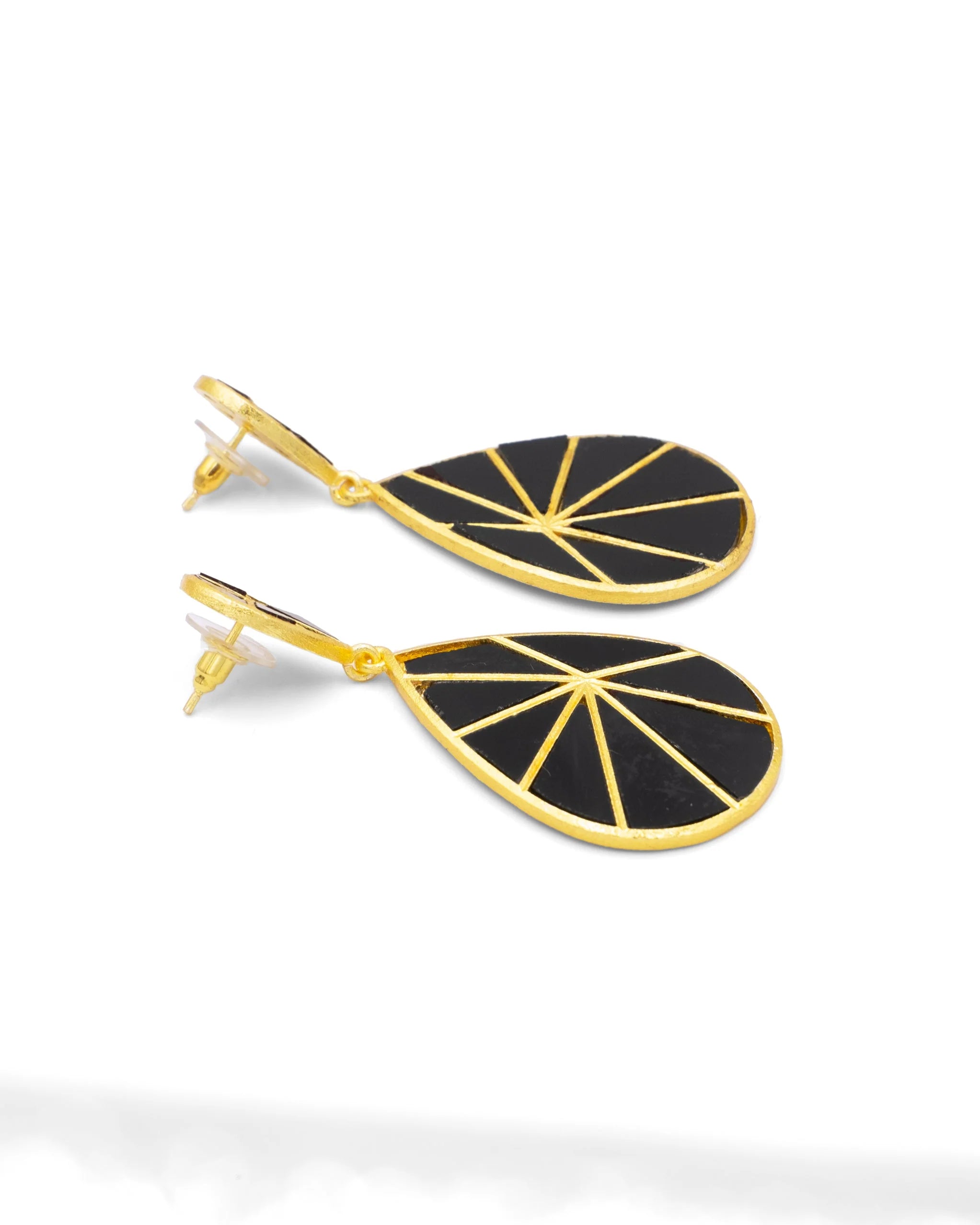 Pendiente Dorado Ammar Onix Negro Tiahra