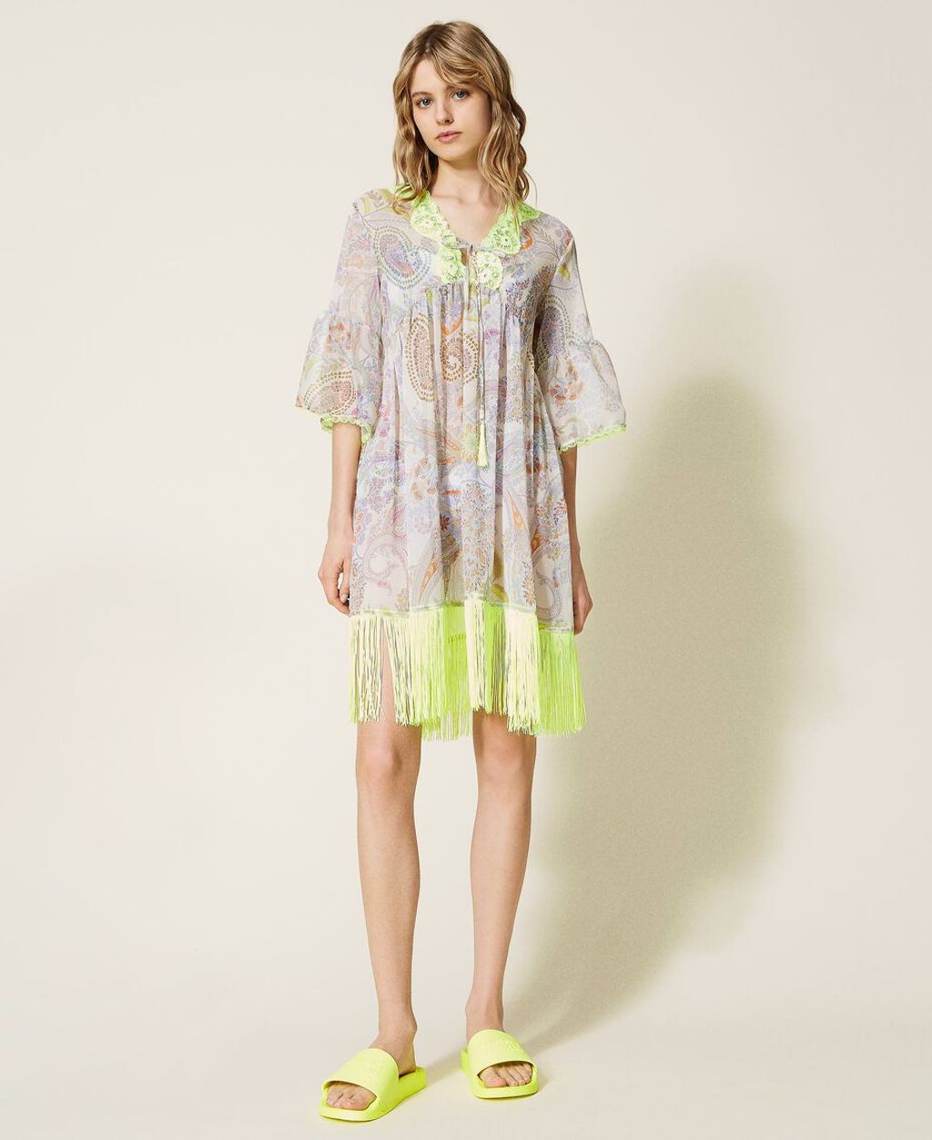 Vestido kaftan con estampado y flecos