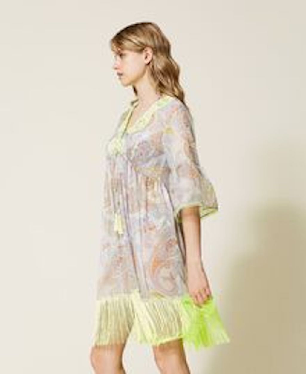 Vestido kaftan con estampado y flecos