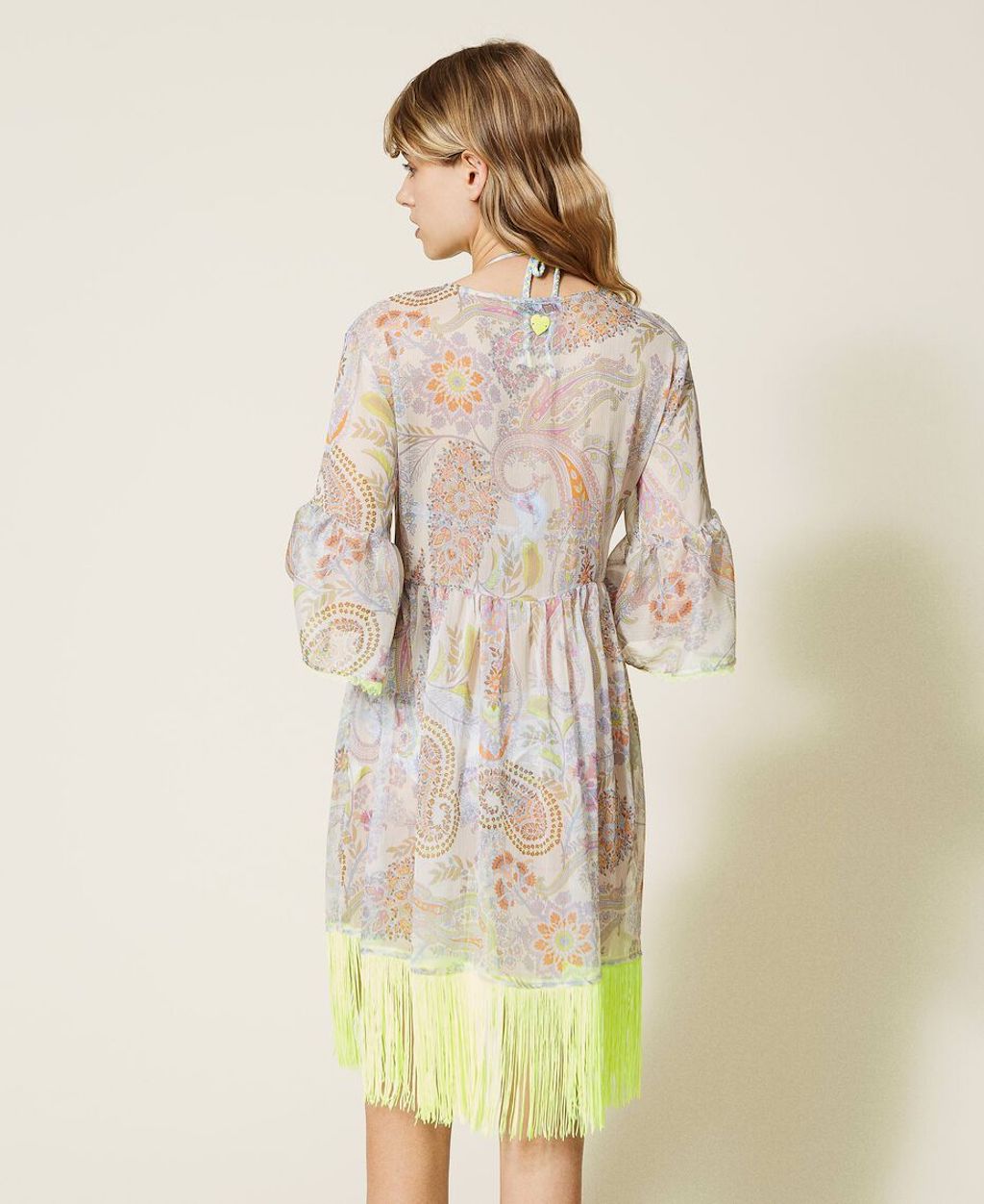 Vestido kaftan con estampado y flecos
