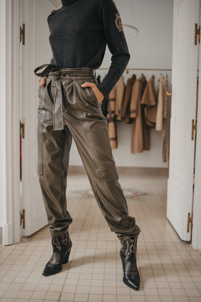 Pantalón polipiel verde militar IMILOA - Bayolo Concept Store